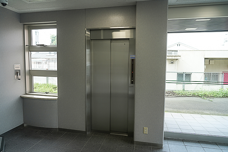 田上天神霊廟のエレベーター